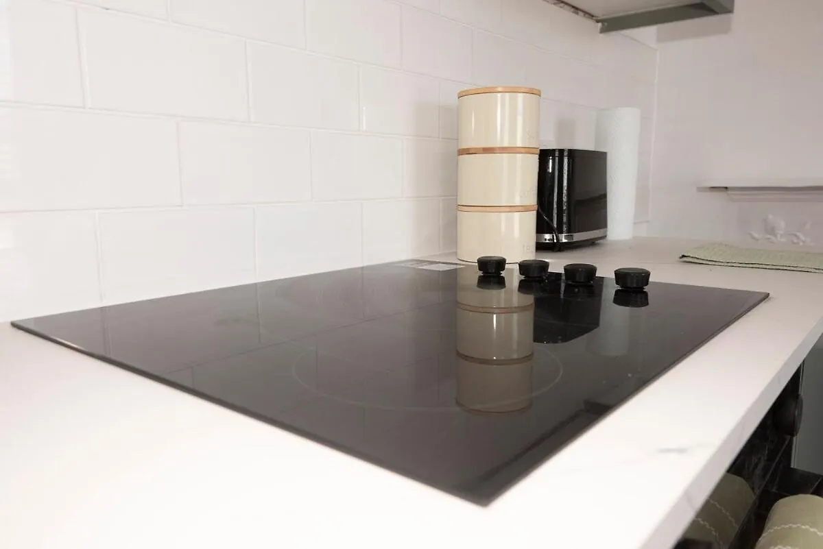 Stylish 2-Bed Apartment In Penarth Town Flat 2 카디프